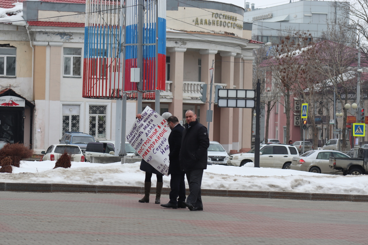 CitySakh.ru - Принудительное выселение из центра на окраину заставило  жителей выйти на пикет