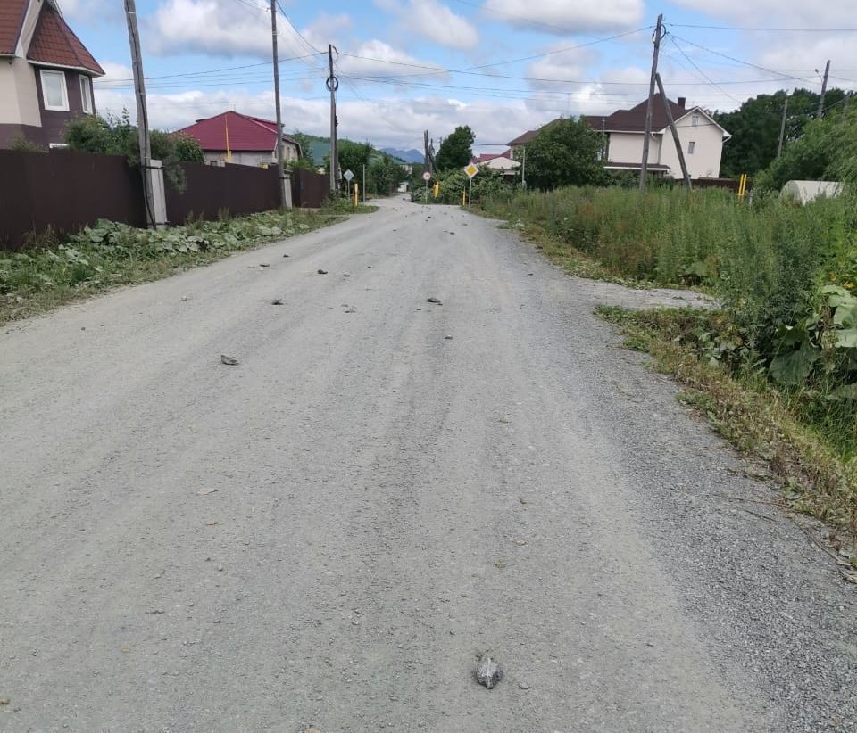 CitySakh.ru - Жители ул. Садовой села Троицкого на Сахалине разбрасывают  камни, чтобы обеспечить себе покой и безопасность