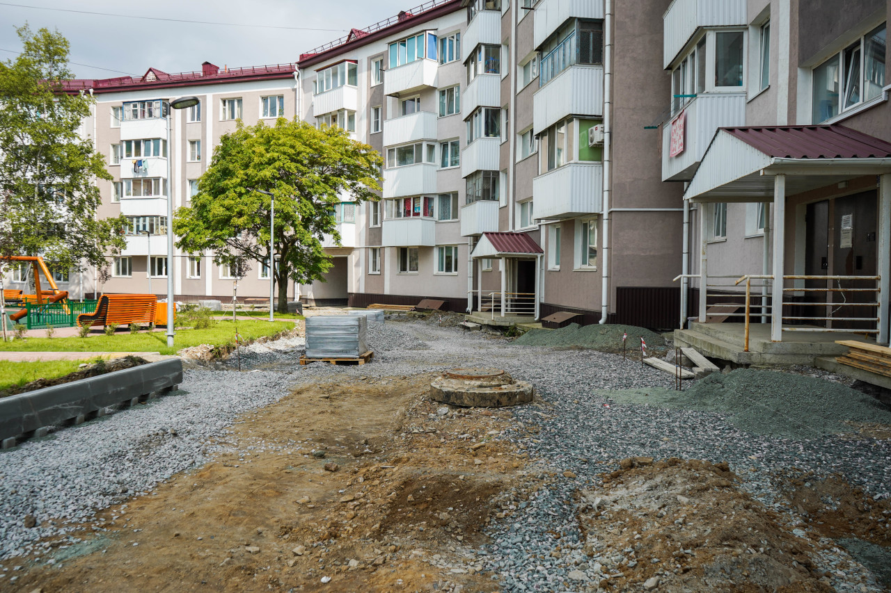 CitySakh.ru - Благоустройство дворов завершается во втором микрорайоне  Корсакова