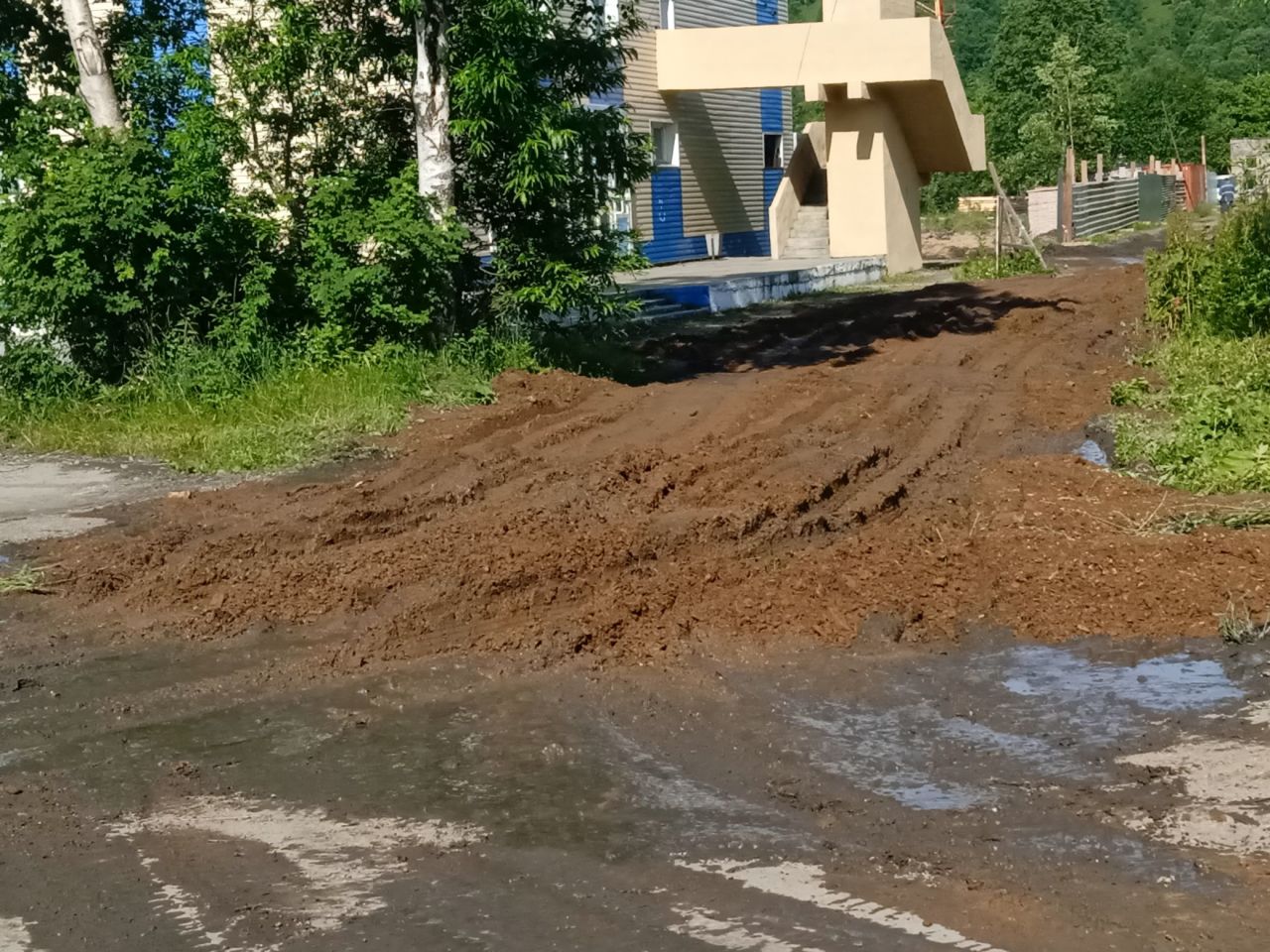 CitySakh.ru - Водители большегрузов стали головной болью для жителей  Чапланово