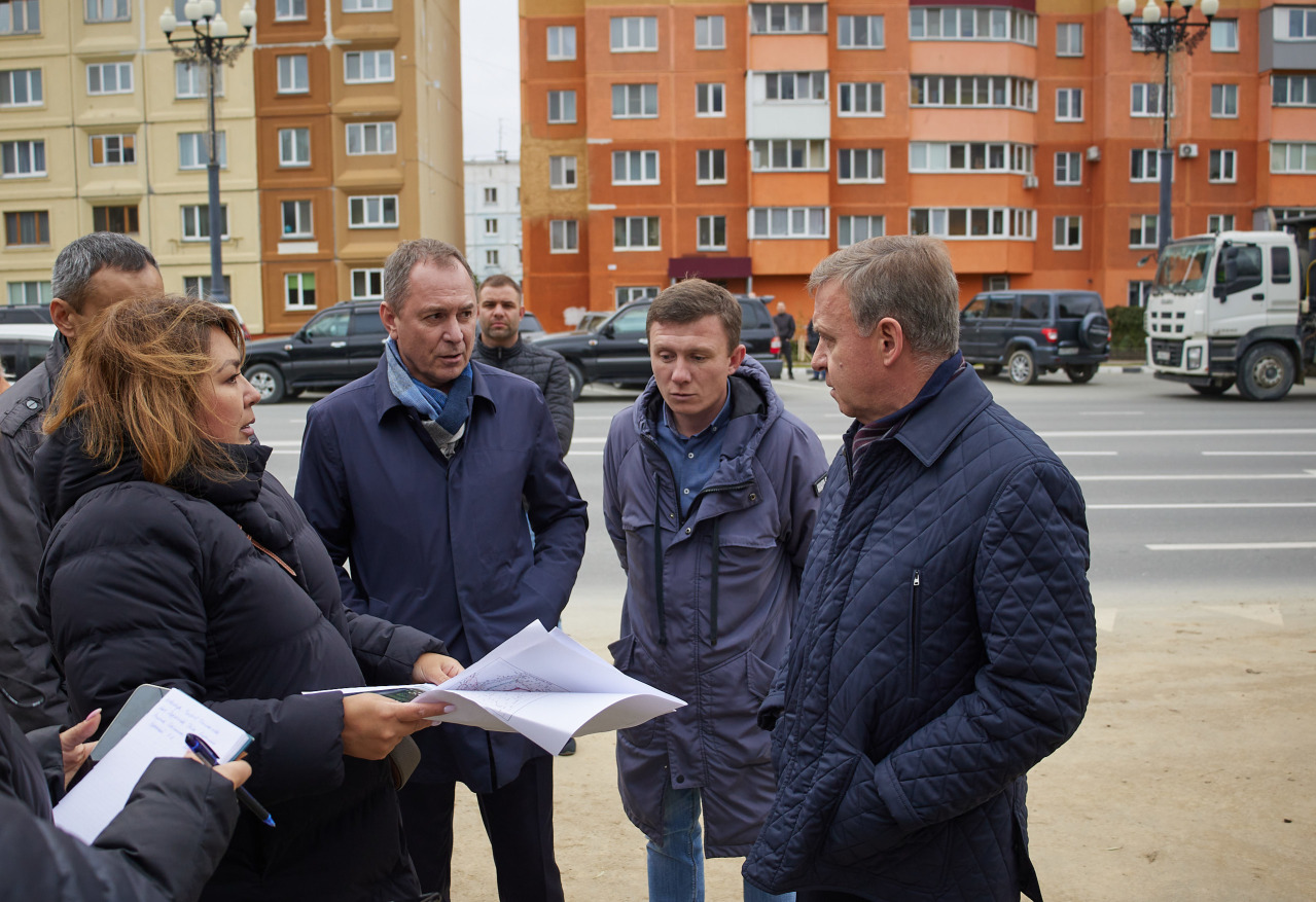 CitySakh.ru - Сергей Надсадин провел выездное совещание на улице Горького в  Южно-Сахалинске