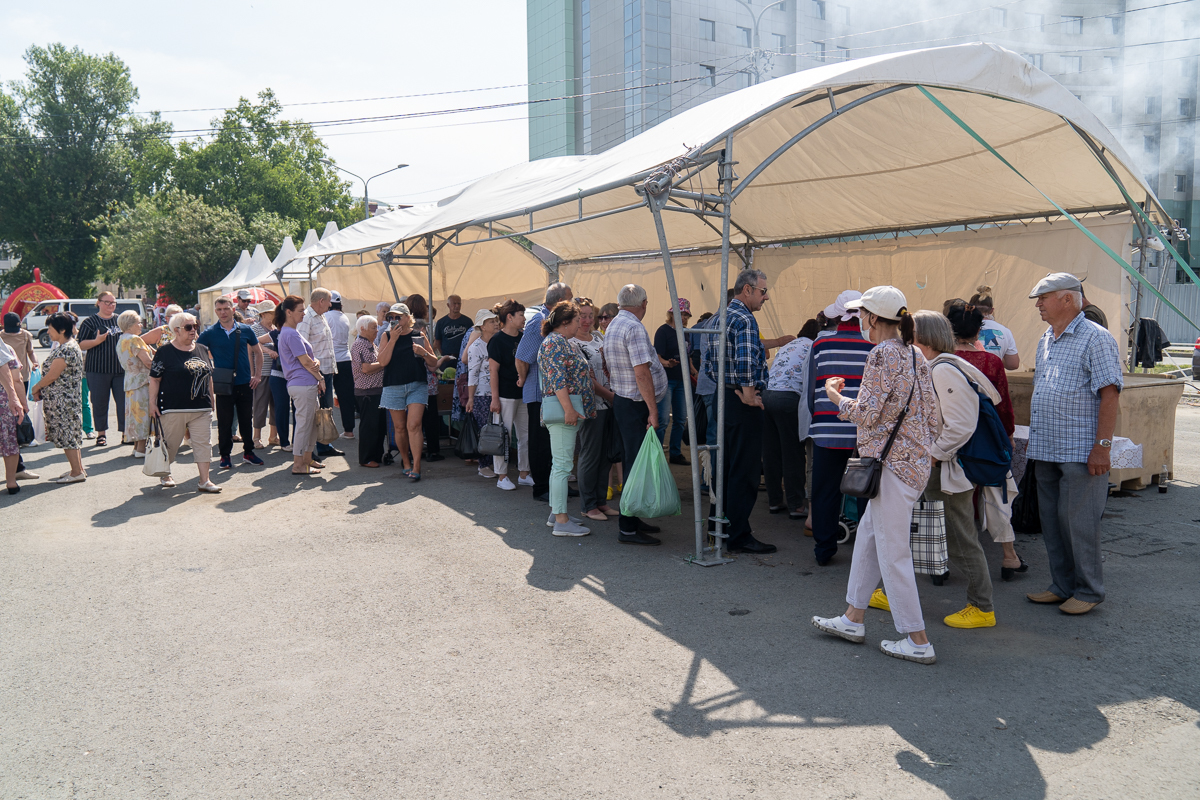 CitySakh.ru - В День работника торговли в Южно-Сахалинске прошла  тематическая ярмарка