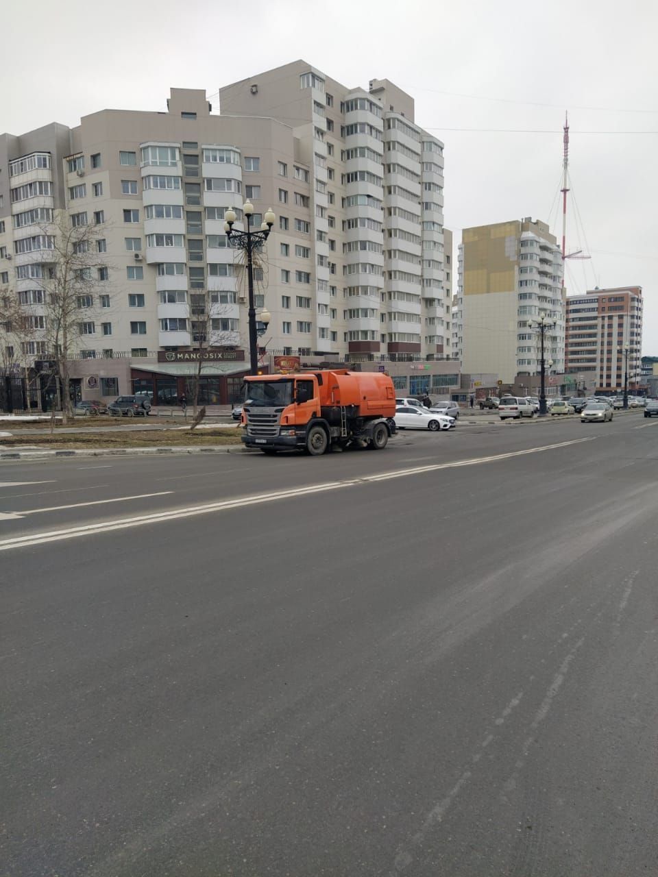 CitySakh.ru - К уборке улично-дорожной сети после зимнего периода  приступили в Южно-Сахалинске