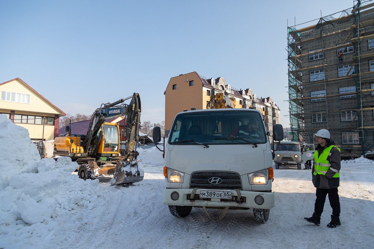 CitySakh.ru - Надсадин проконтролировал возведение домов для переселенцев