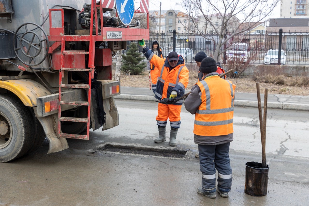 CitySakh.ru - Текущий ремонт дорог в Южно-Сахалинске завершат раньше  запланированных сроков