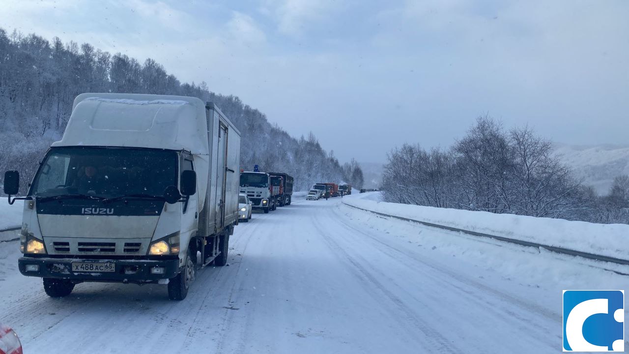 CitySakh.ru - Холмская трасса заблокирована по причине серьезного ДТП