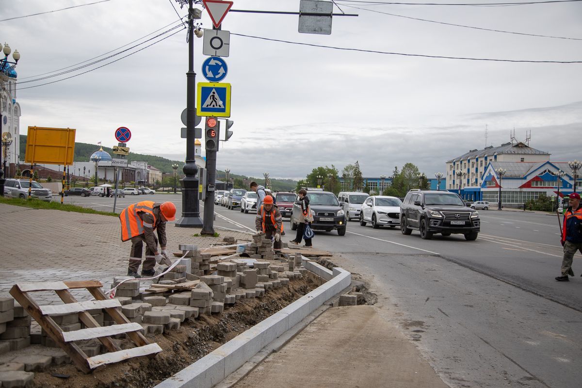 CitySakh.ru - Подрядчиков обязали завершить ремонт улицы Горького в  Южно-Сахалинске до сентября