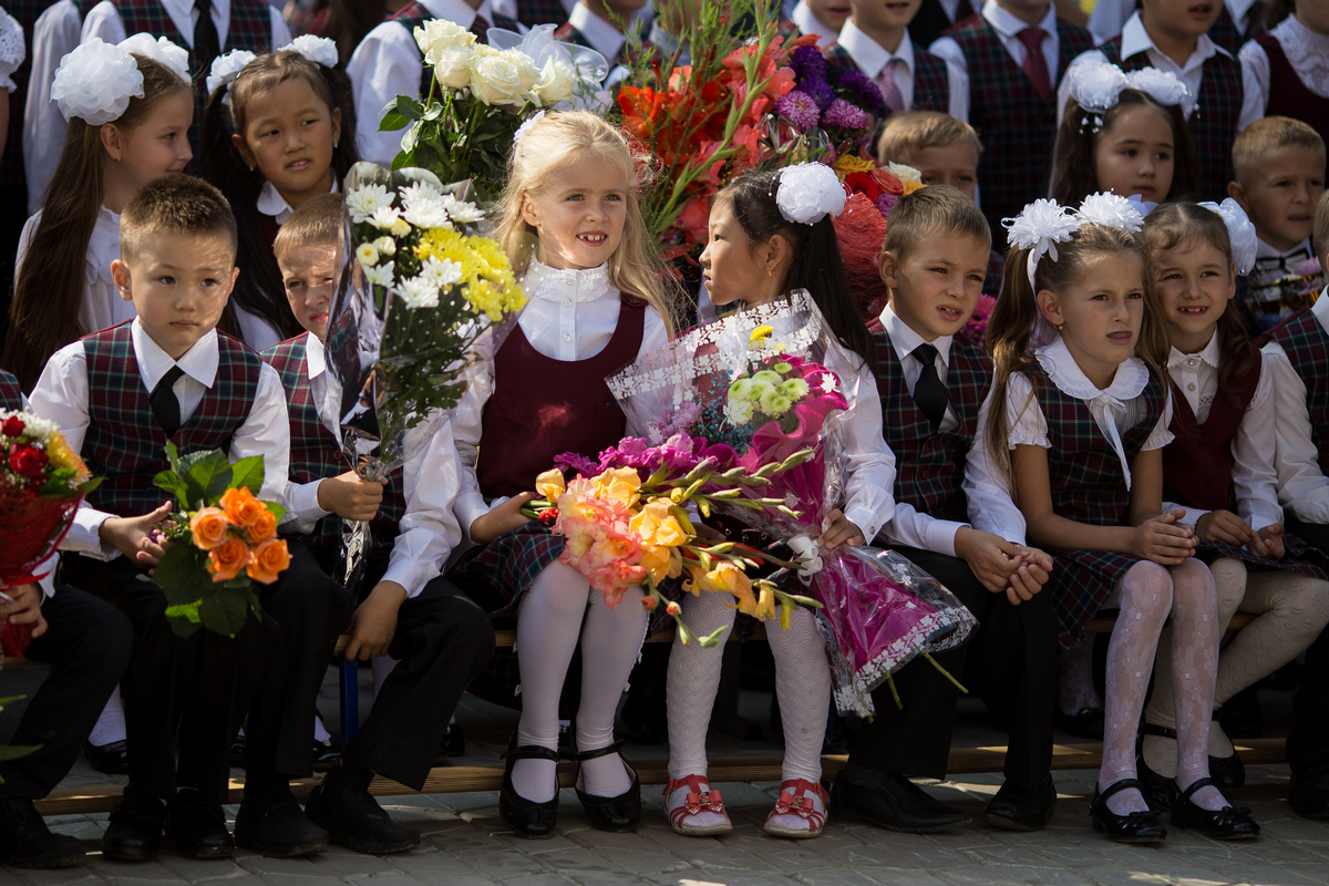 Устроить ребенка в школу в москве. Первоклассники. С 1 сентября первокласснику. Школа первоклассника. С 1 сентября первокласснице.