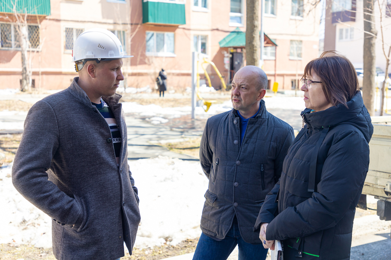 CitySakh.ru - В Южно-Сахалинске продолжают адаптировать городские здания  для маломобильных горожан