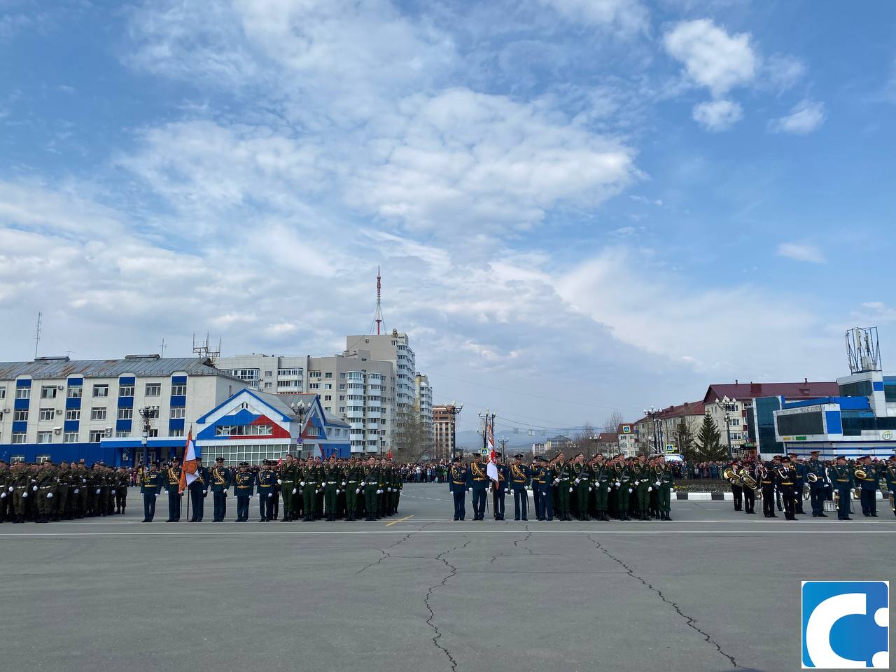 День Победы Южно-Сахалинск. Парад в Южно Сахалинске 9. День Победы Южно Сахалинск красиво. Фотографии с днем Победы Южно Сахалинск.