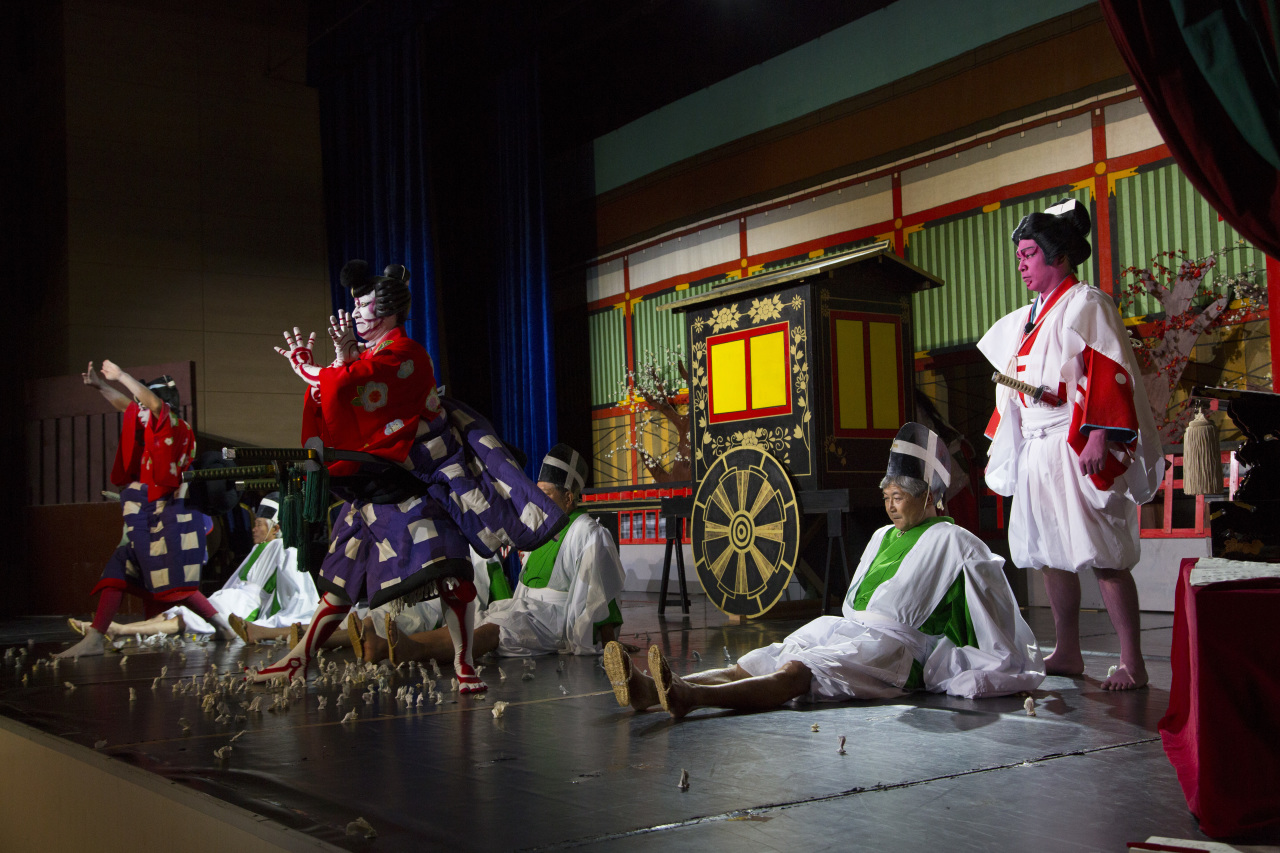 Кабуки. Танец Кабуки 18 век Япония. Кёгэн театр фарс Япония. Театр Кабуки танцевальная пьеса. Катакияку Кабуки.