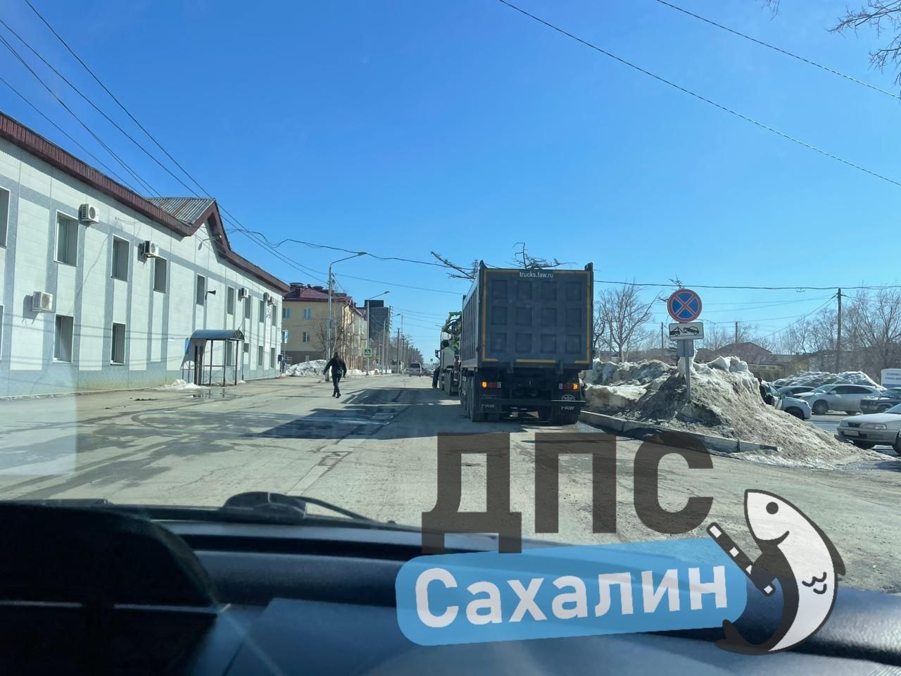 CitySakh.ru - В Южно-Сахалинске водители нарушают ПДД прямо под окнами ГИБДД