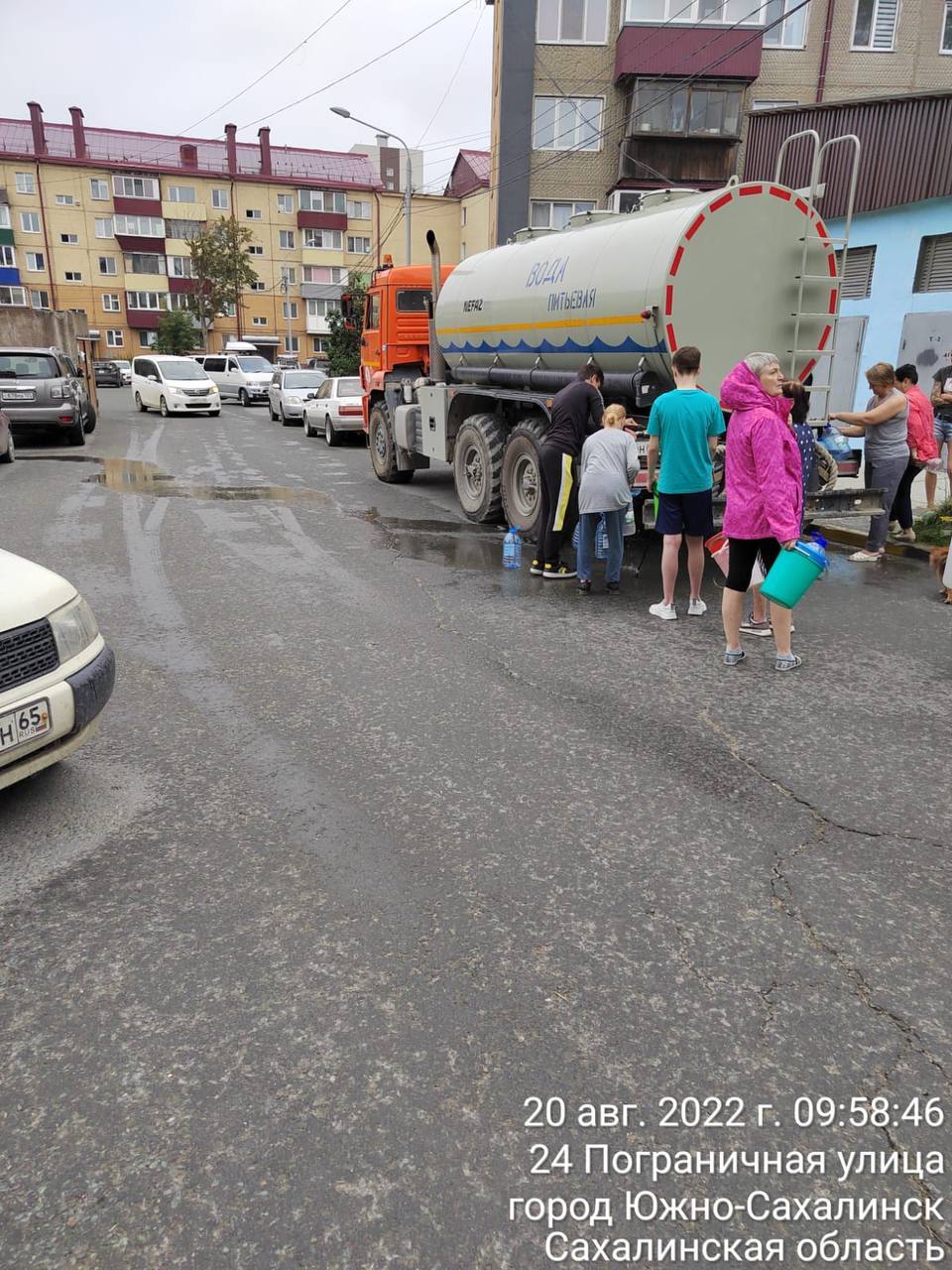 CitySakh.ru - Серьезное повреждение устраняет «РВК-Сахалин» в  Южно-Сахалинске