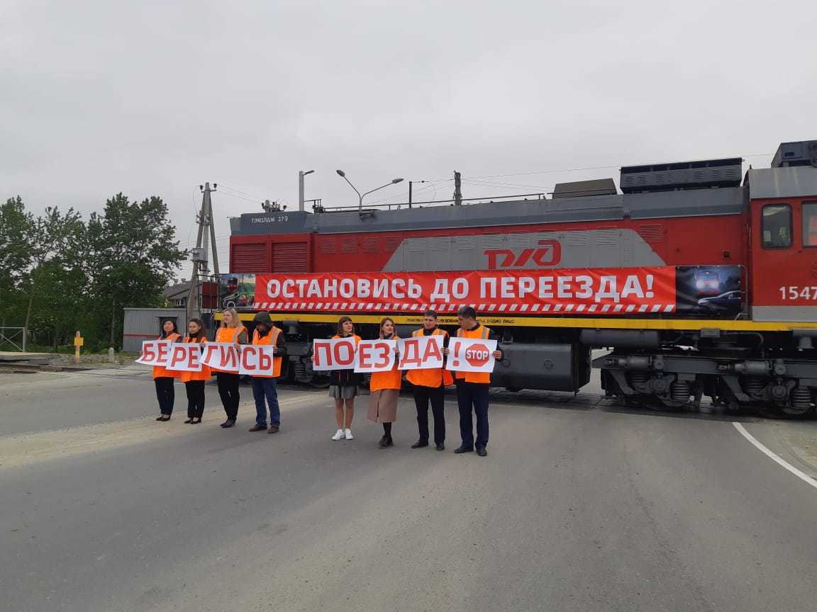 CitySakh.ru - В Южно-Сахалинске поезд протаранил автомобиль, чтобы другим  неповадно было