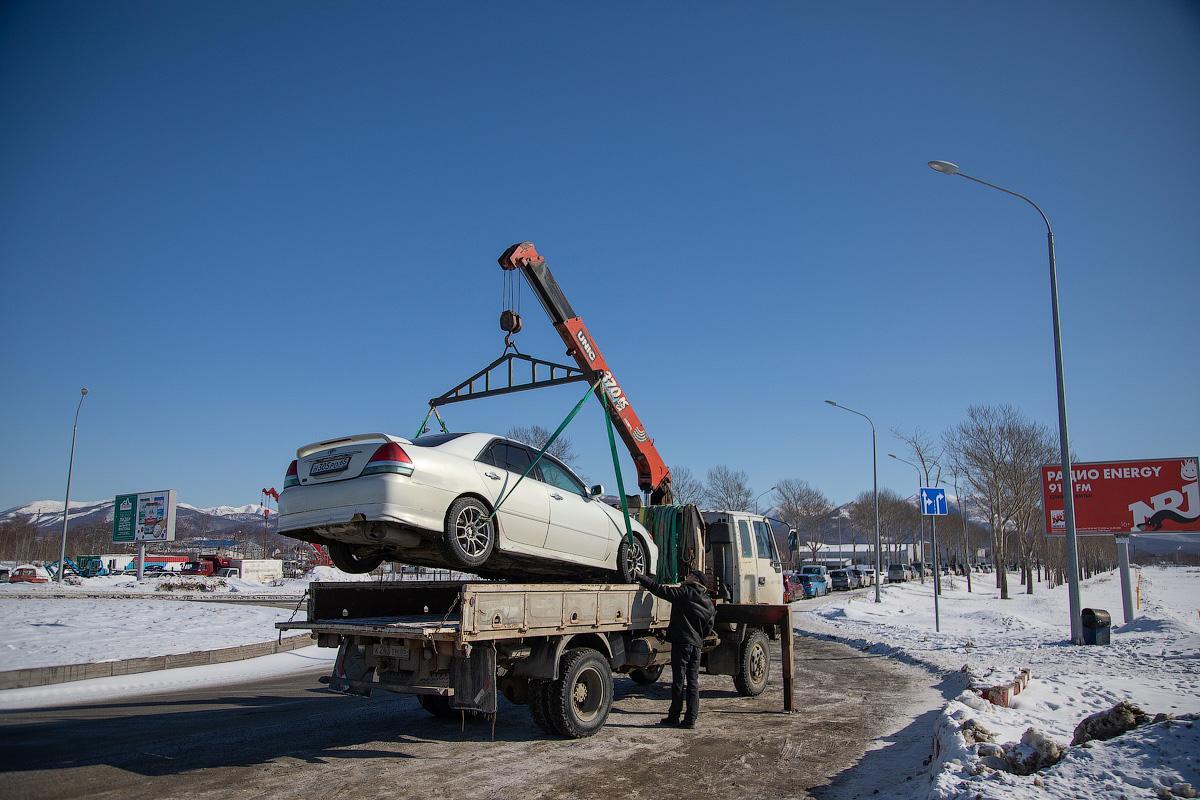 CitySakh.ru - Неправильно припаркованные автомобили эвакуировали в Южно- Сахалинске​​