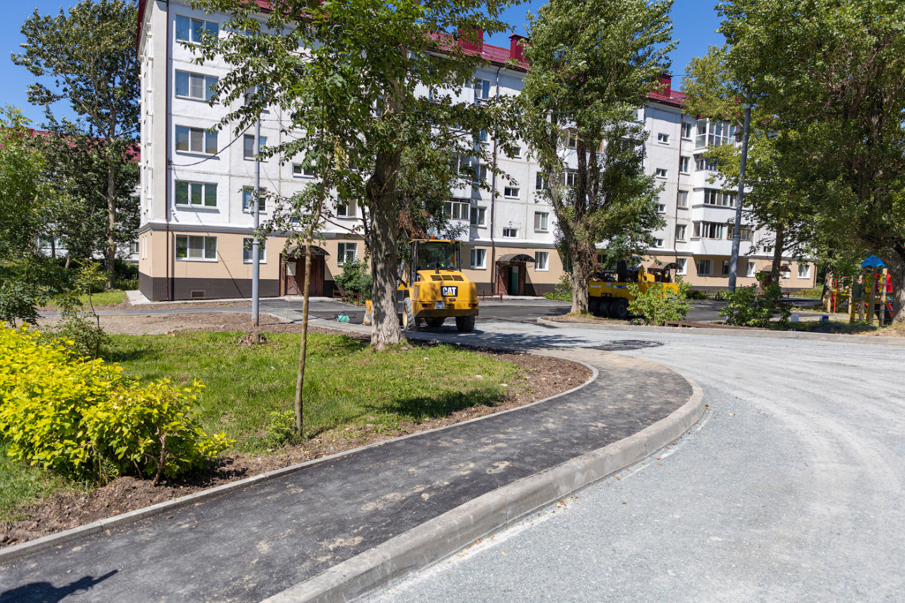CitySakh.ru - В Южно-Сахалинске завершается капитальный ремонт двора