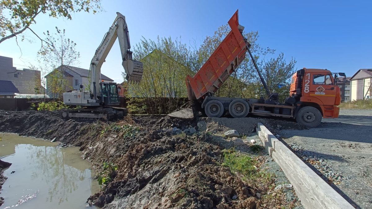 CitySakh.ru - Дорожные службы расчистили большинство водоотводных канав и  ливневок в Южно-Сахалинске