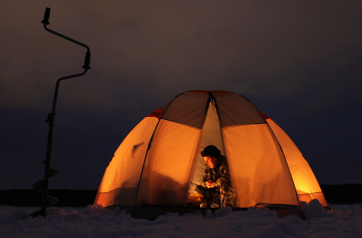 Ловля в палатке. Палатка. Палатка зима. Палатка на льду. Ночная рыбалка в палатке зимой.