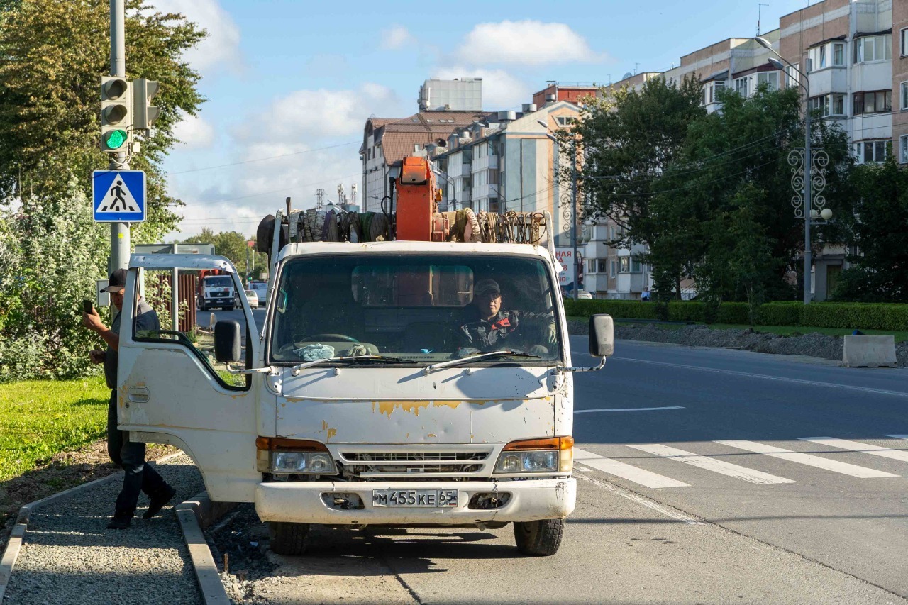 CitySakh.ru - В Южно-Сахалинске продолжается работа по комплексному  благоустройству улично-дорожной сети