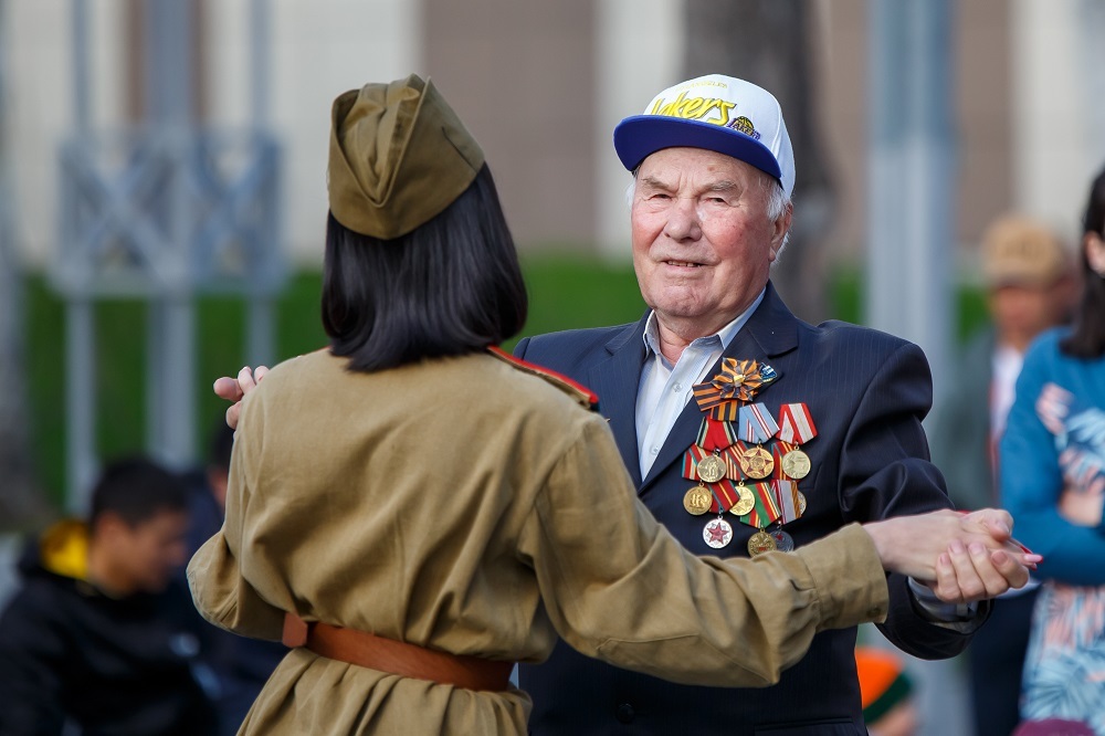 Прически вечерние парк победы