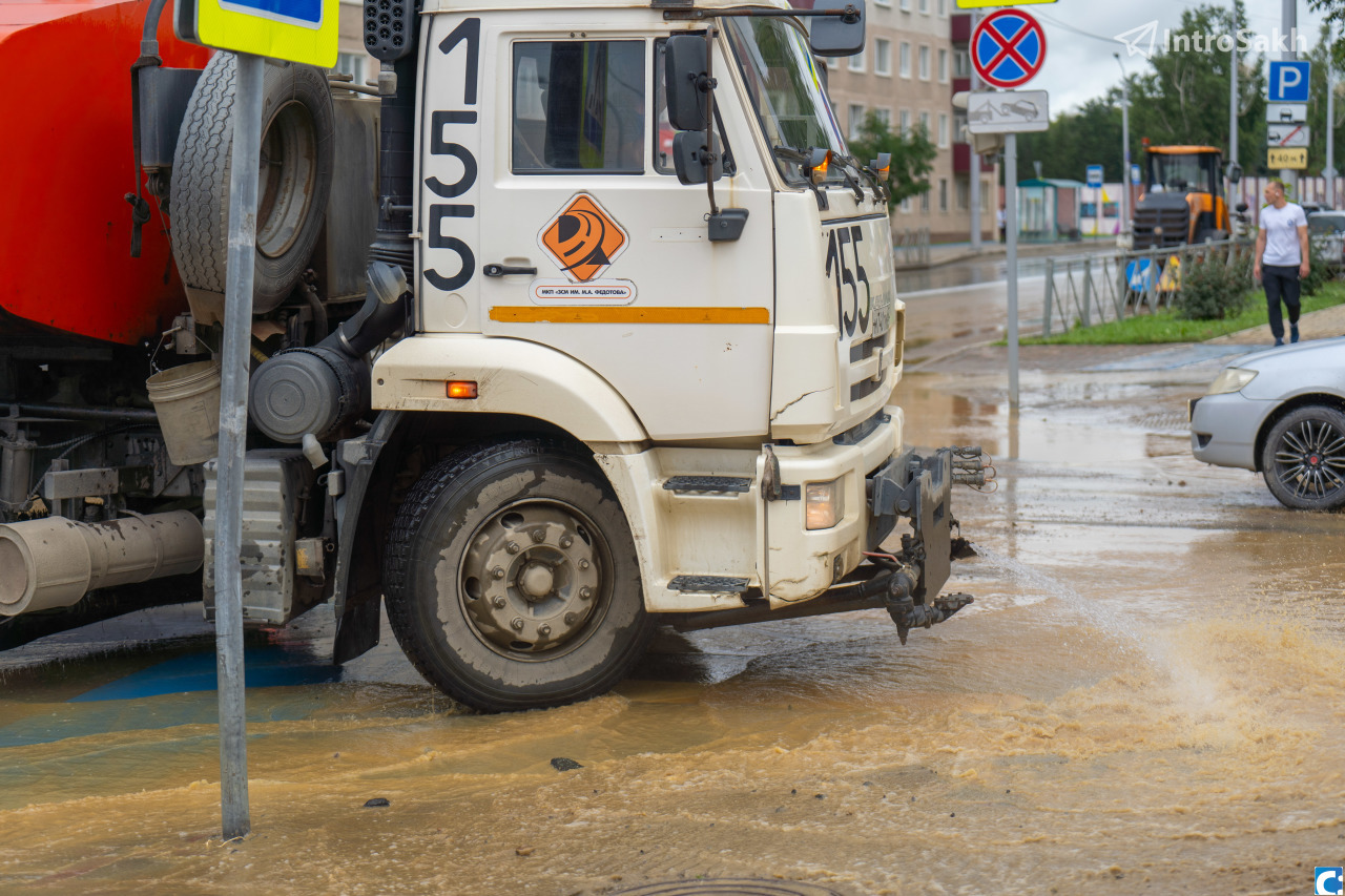 CitySakh.ru - В Южно-Сахалинске выполнены основные работы по уборке грязи и  мусора с улично-дорожной сети