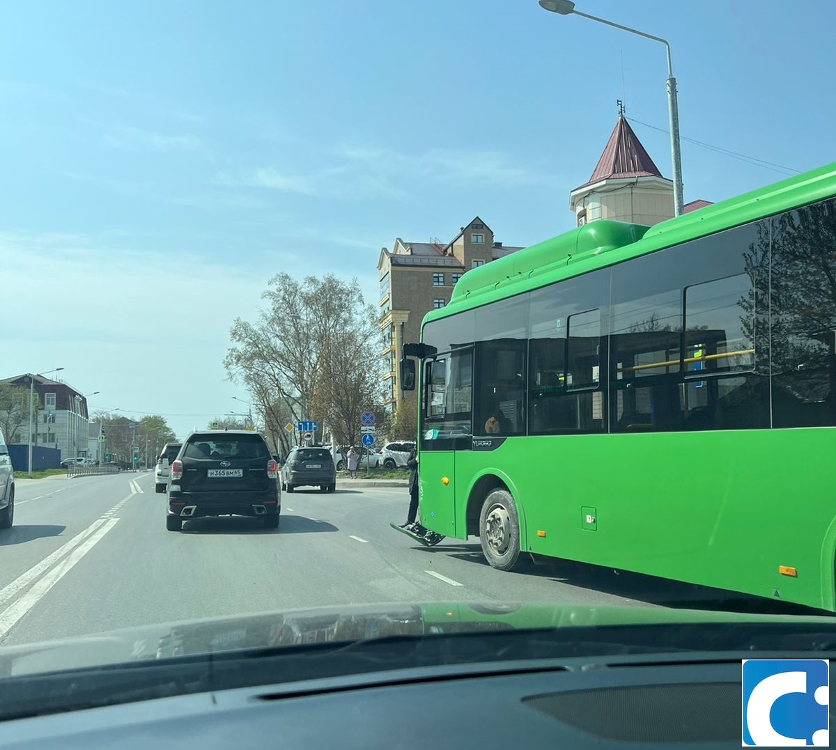 CitySakh.ru - Рейсовый автобус с пассажирами разбился в ДТП в  Южно-Сахалинске