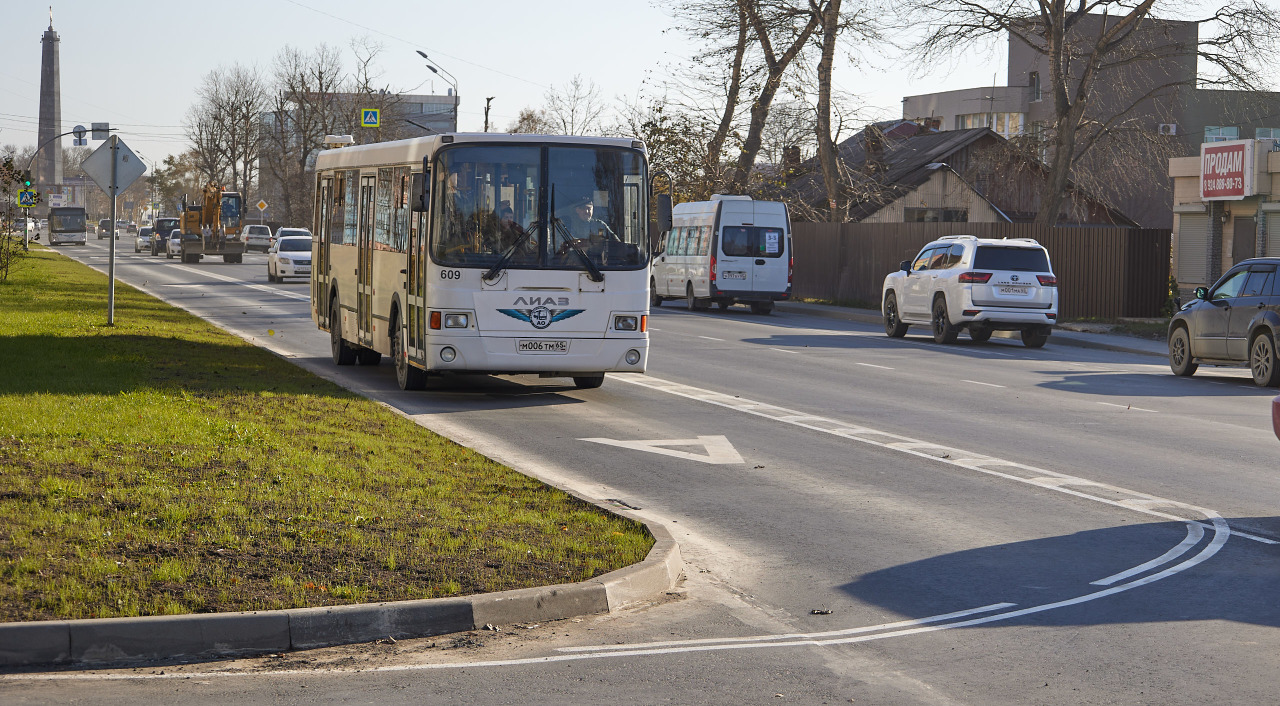 CitySakh.ru - Водителям Южно-Сахалинска напоминают о правилах движения на  дорогах с выделенной полосой