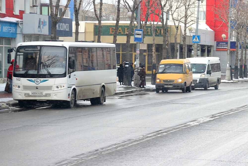 Остановки автобусов южно сахалинск. Автобусы Южно-Сахалинск. Автовокзал Южно Сахалин. Южно-Сахалинский автобус. Автобусы на Сахалине.