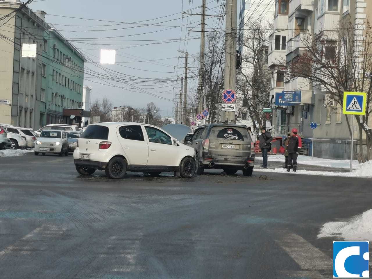 CitySakh.ru - На перекрестке Коммунистический проспект - Амурская произошло  ДТП